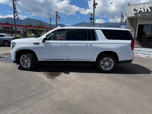 Used 2023 GMC Yukon XL SLT AWD/4WD image 8