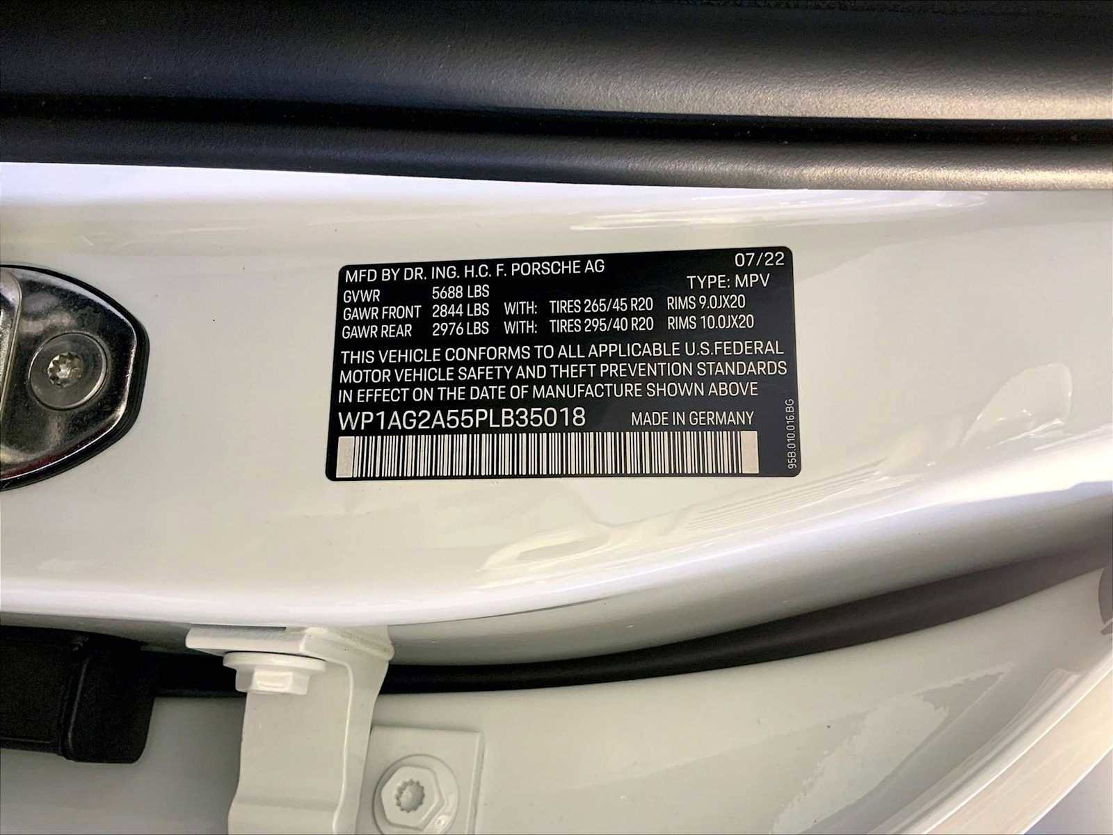 Certified 2023 Porsche Macan S w/ Premium Package Plus image 36