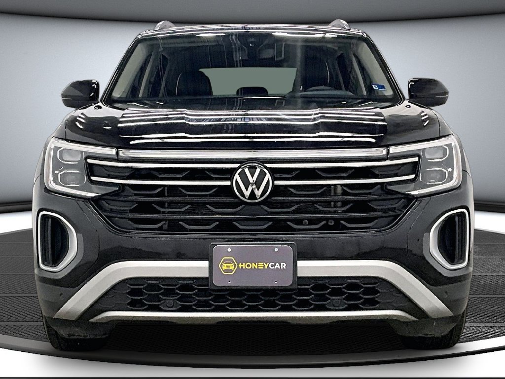 Used 2024 Volkswagen Atlas Peak Edition SE AWD/4WD image 2