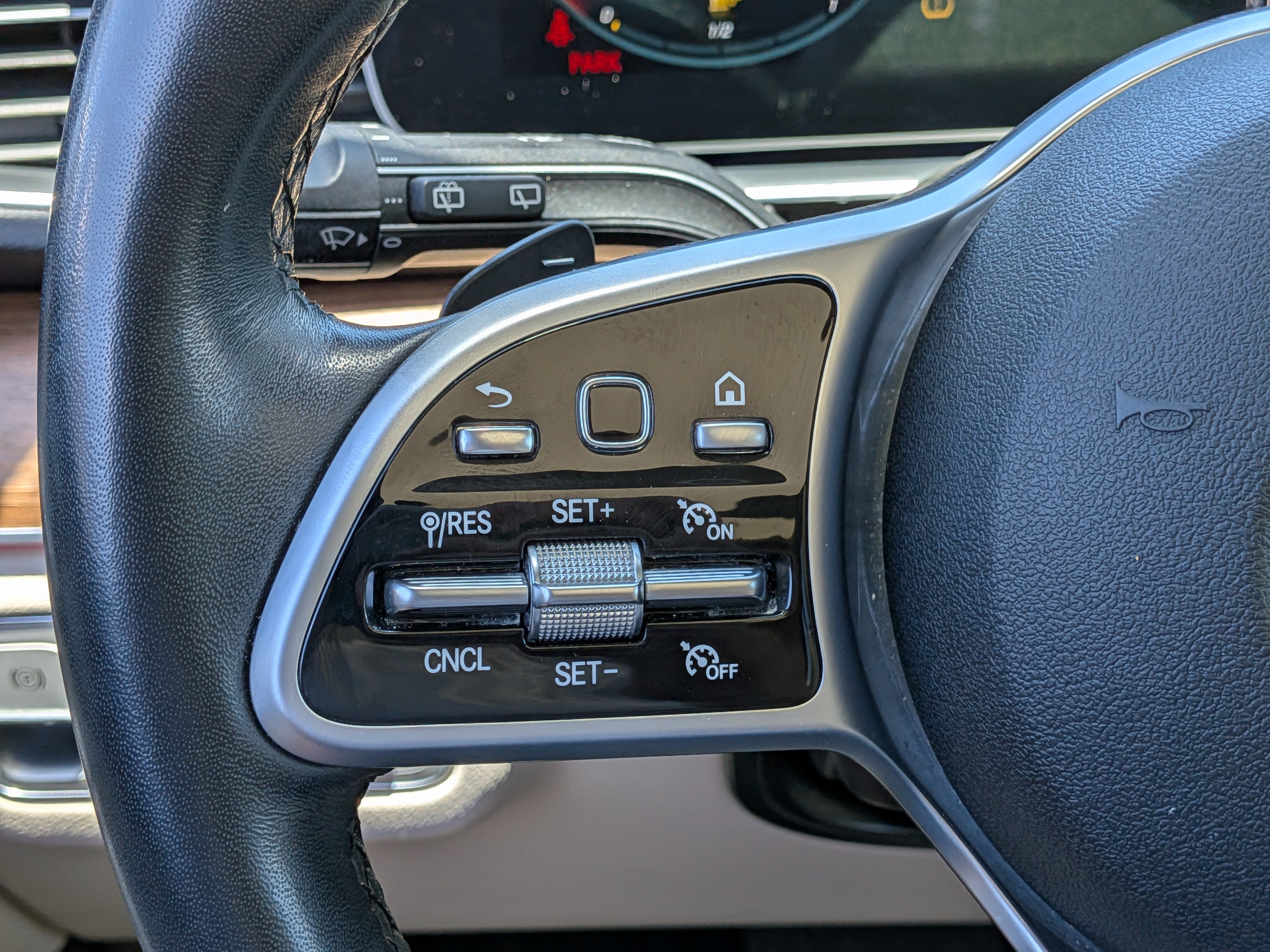 Used 2022 Mercedes-Benz GLE 350 w/ Premium Package image 24