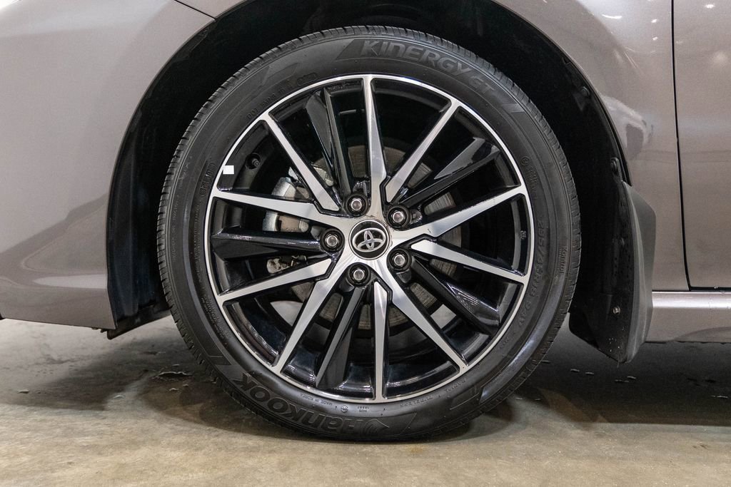 Used 2024 Toyota Camry SE w/ Cold Weather Package image 11