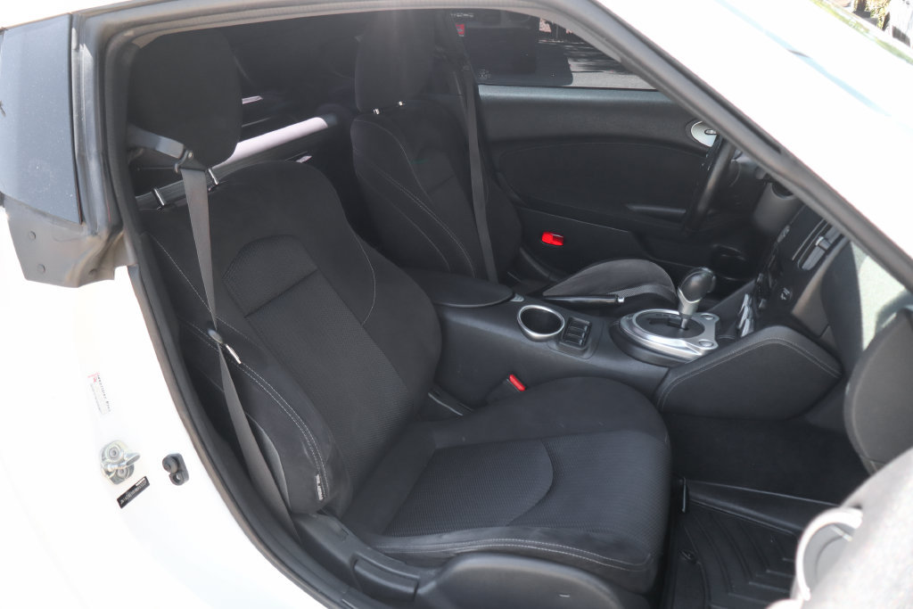Used 2017 Nissan 370Z Coupe RWD image 32