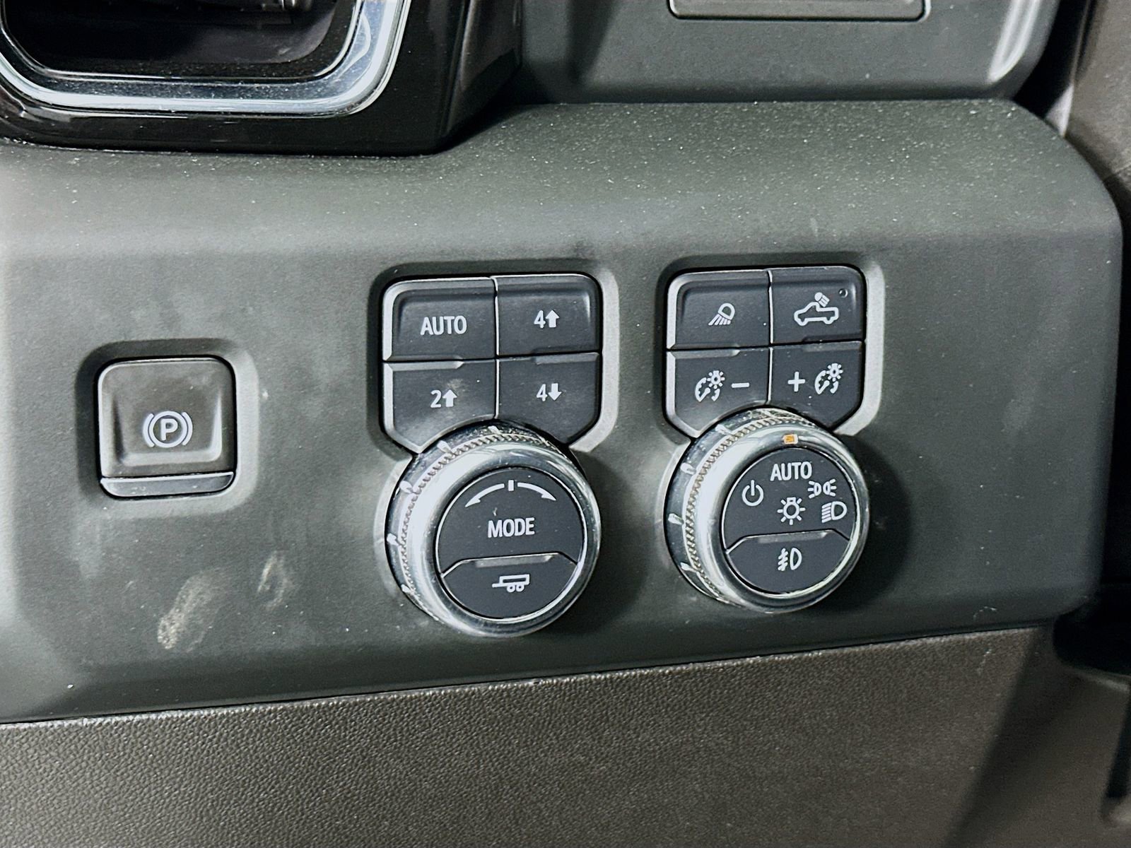 Used 2024 GMC Sierra 3500 Denali image 11