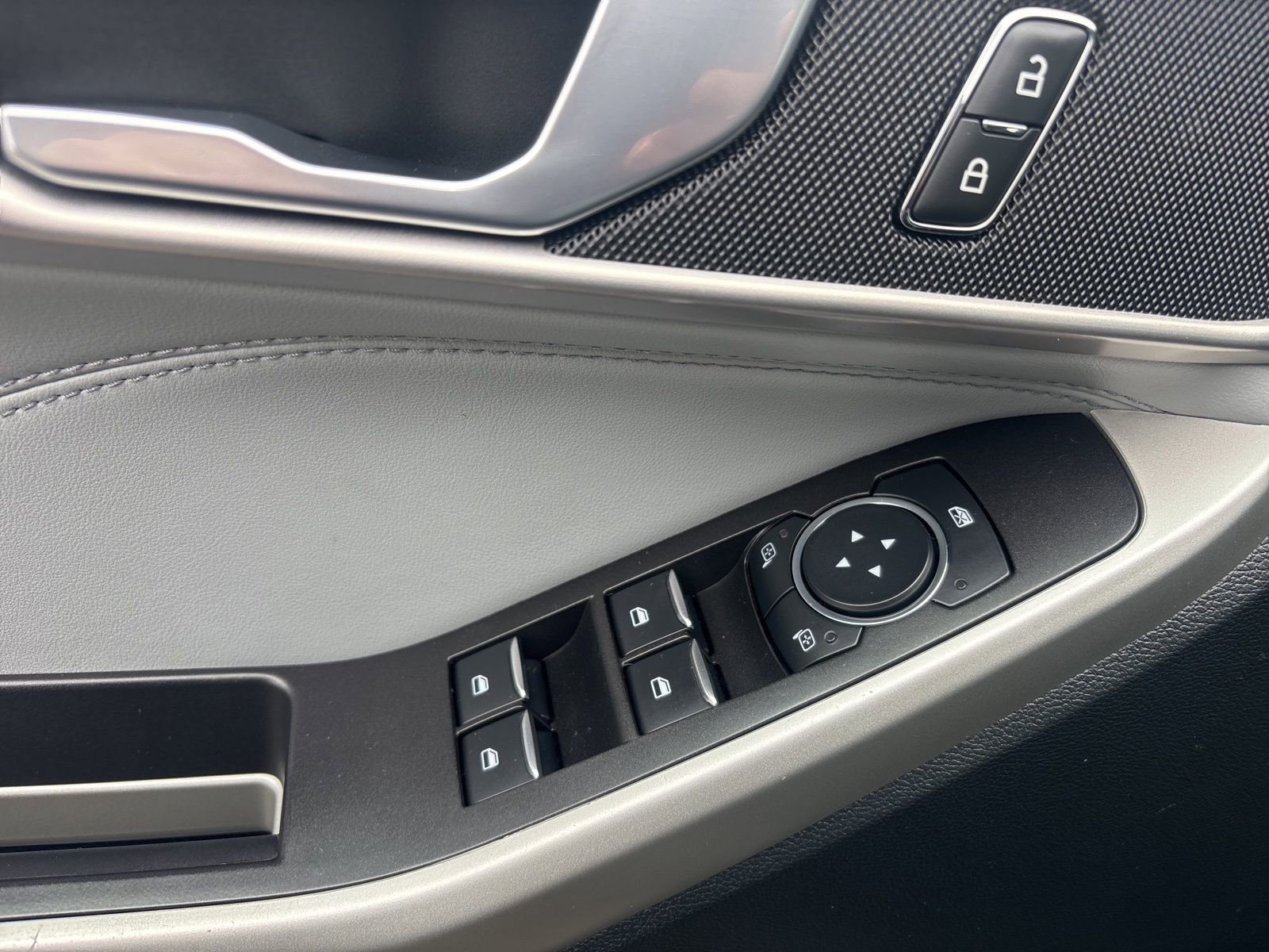 Certified 2023 Ford Explorer XLT w/ Equipment Group 202A image 15