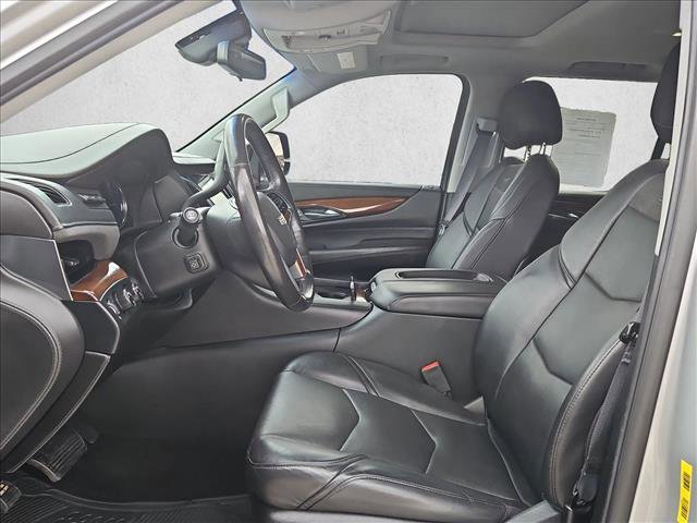Used 2019 Cadillac Escalade Luxury AWD/4WD image 17