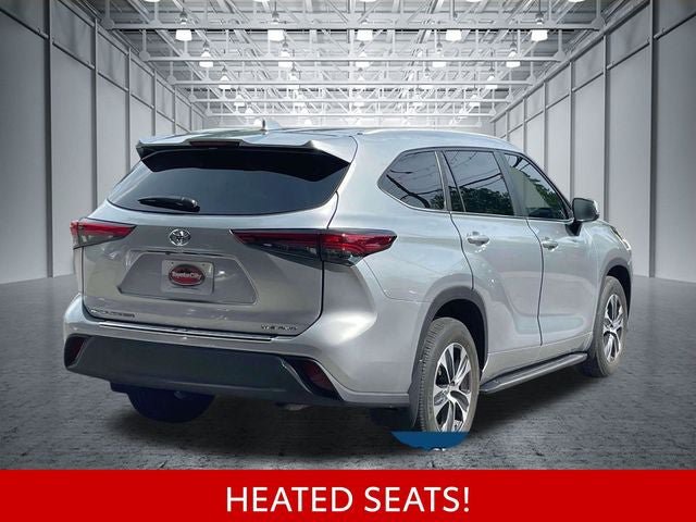 Used 2023 Toyota Highlander XLE AWD/4WD image 8