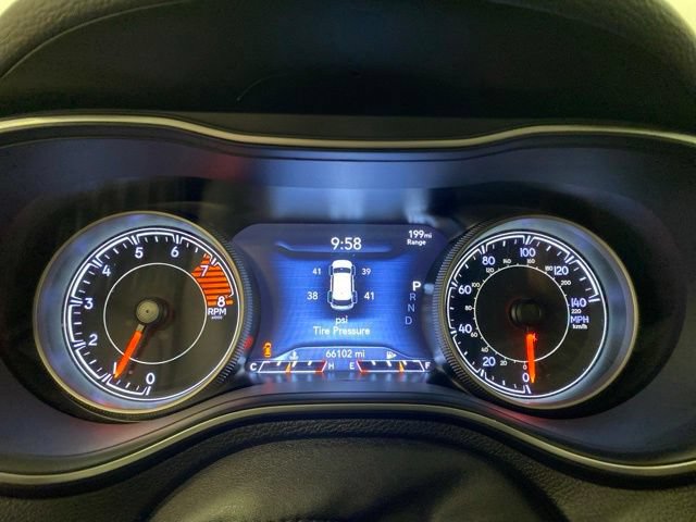 Used 2019 Jeep Cherokee Trailhawk AWD/4WD image 10
