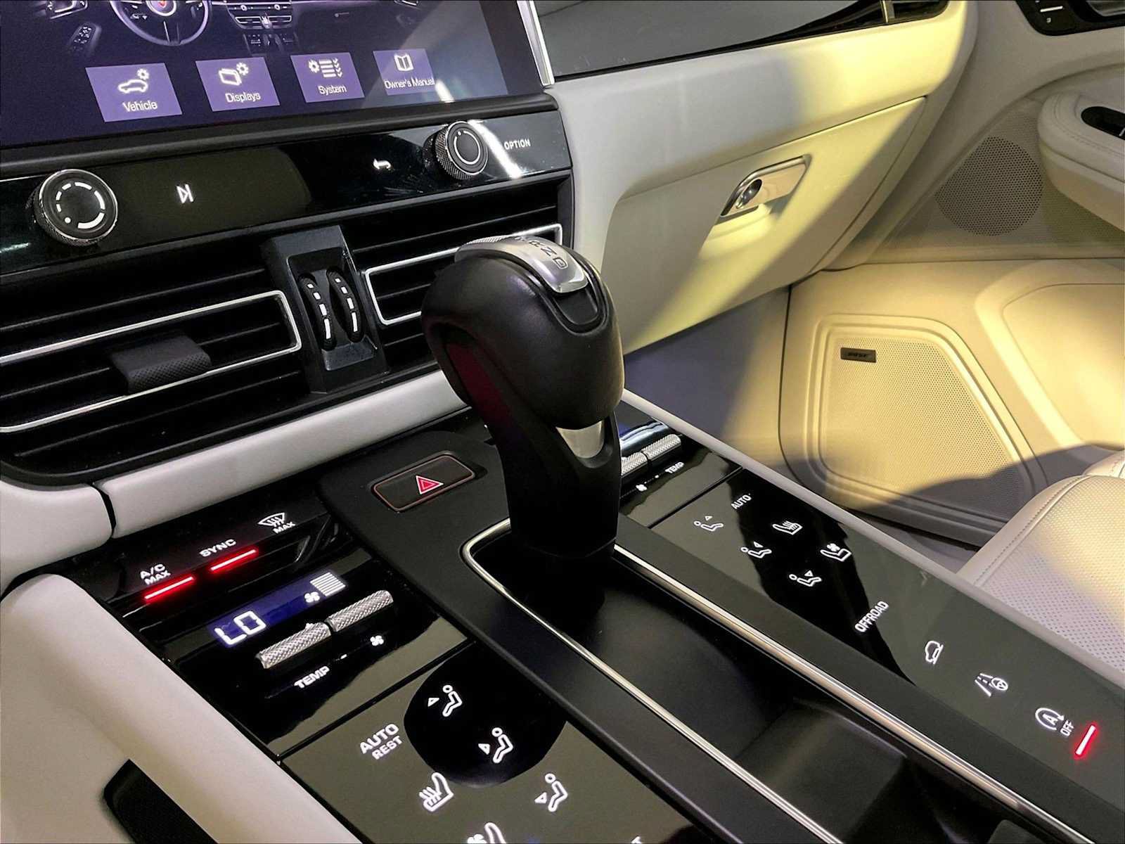 Certified 2023 Porsche Macan S AWD/4WD image 17