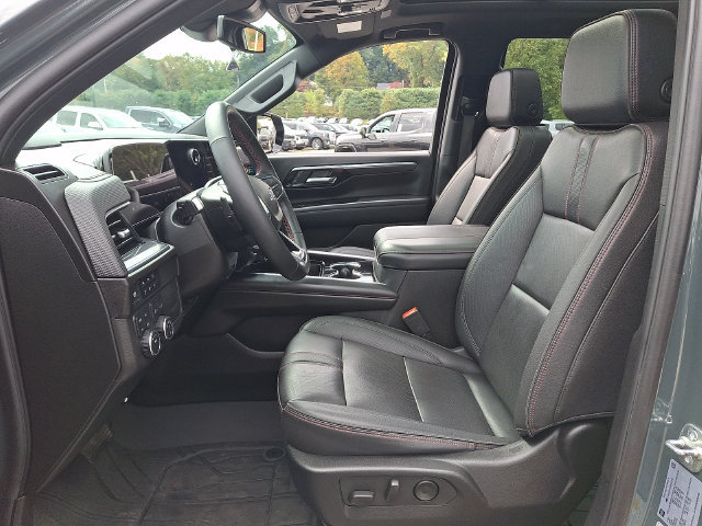 Used 2025 Chevrolet Tahoe RST w/ Comfort Package AWD/4WD image 2
