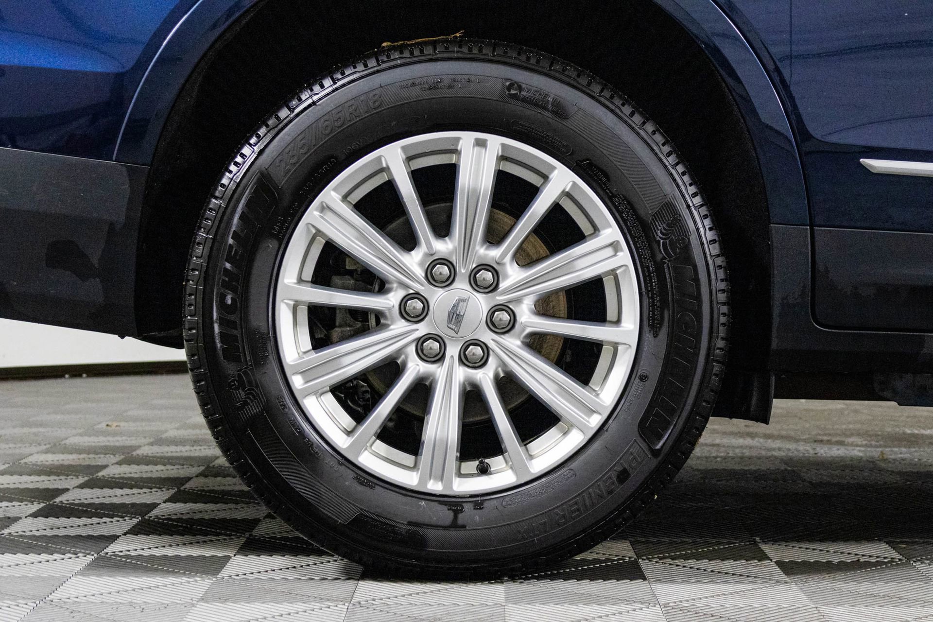 Used 2017 Cadillac XT5 FWD image 42