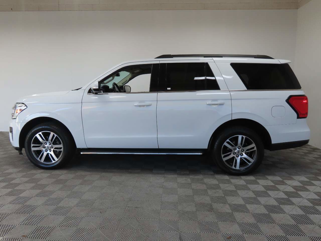 Used 2022 Ford Expedition XLT image 5