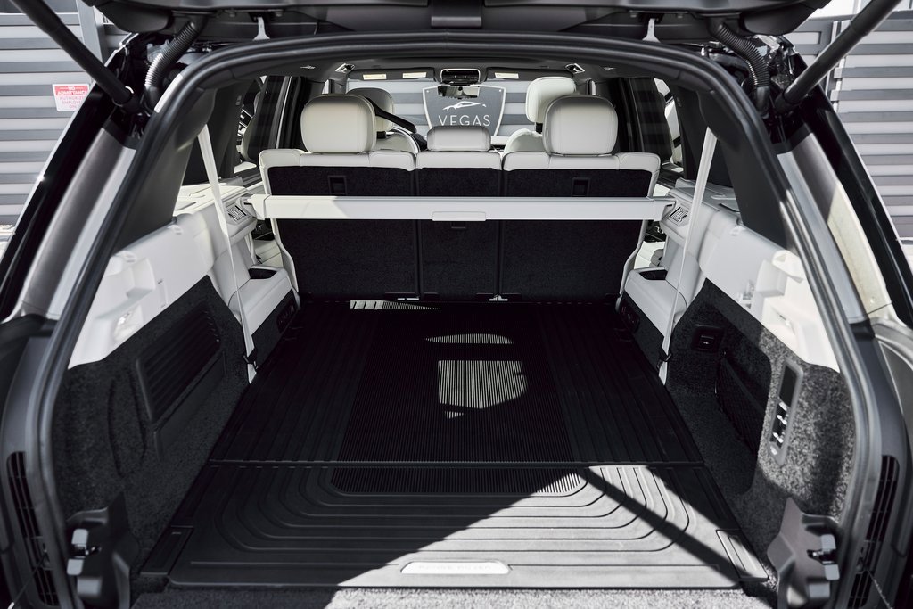 Used 2026 Land Rover Range Rover Long Wheelbase SE image 15