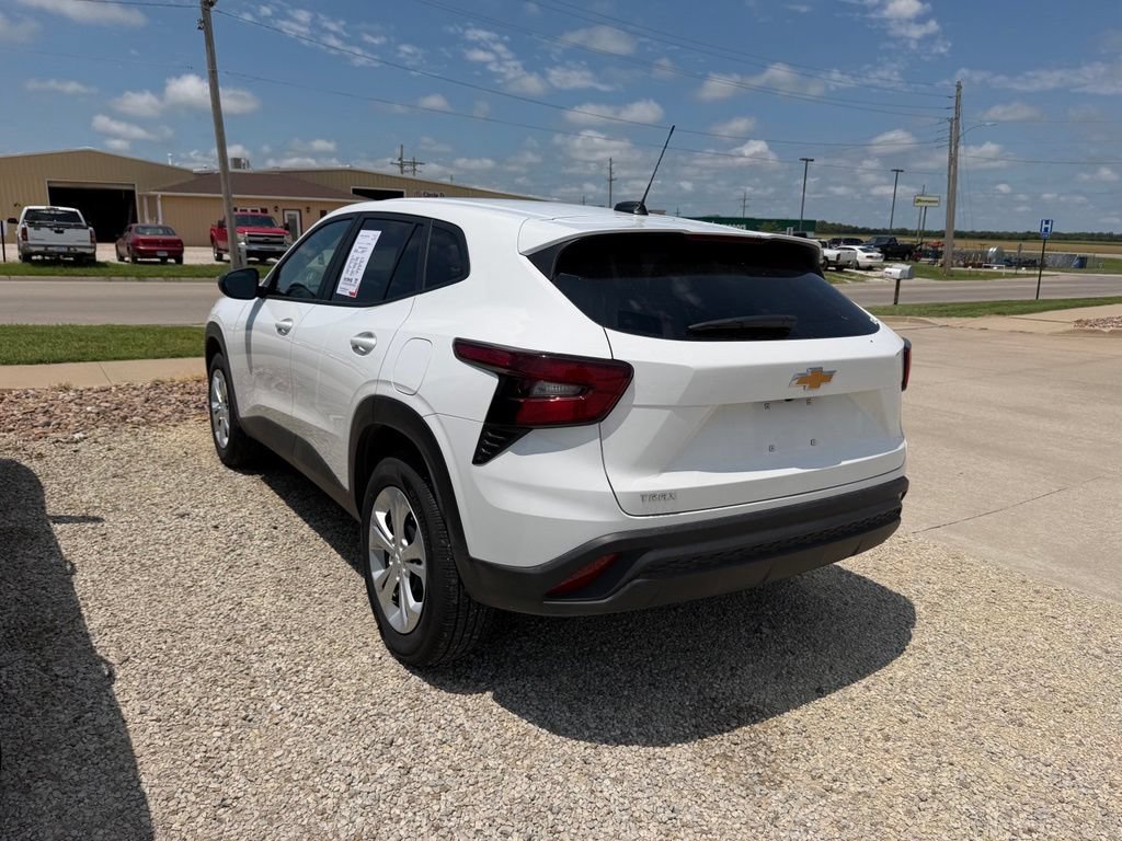 Used 2026 Chevrolet Trax LS FWD image 3