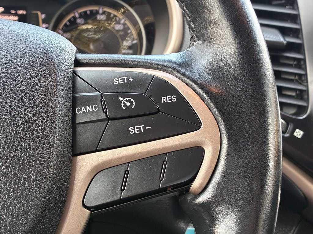 Used 2016 Jeep Cherokee Latitude w/ Safety/Convenience Group AWD/4WD image 21