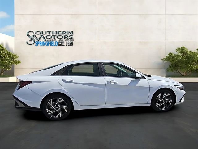 Used 2025 Hyundai Elantra SEL FWD image 33