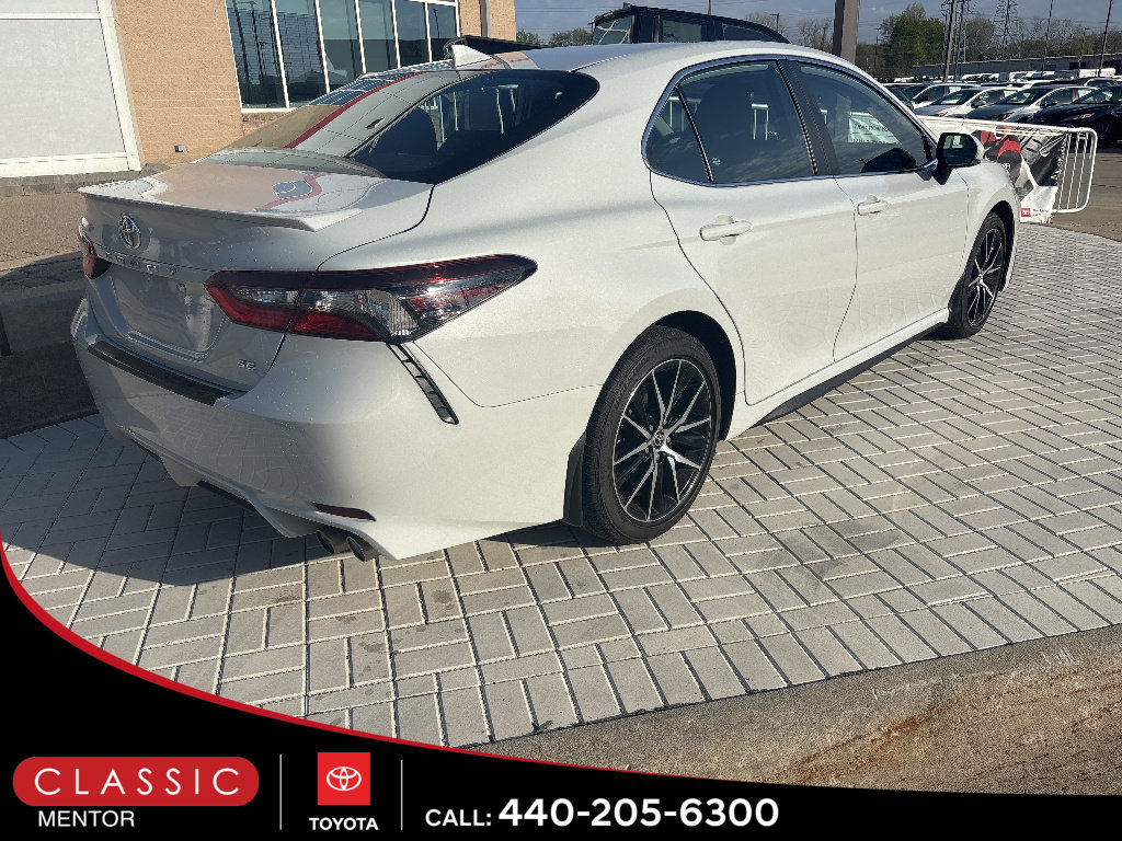 Used 2023 Toyota Camry SE w/ Convenience Package FWD image 3