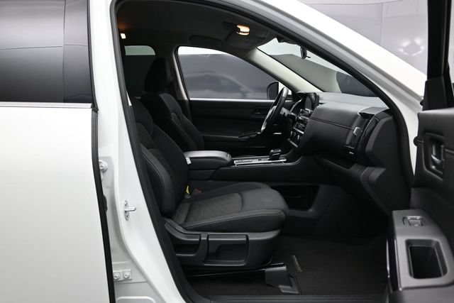 Used 2025 Nissan Pathfinder SV FWD image 27