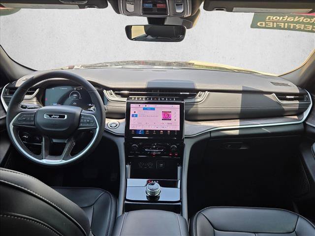 Used 2025 Jeep Grand Cherokee Limited RWD image 18