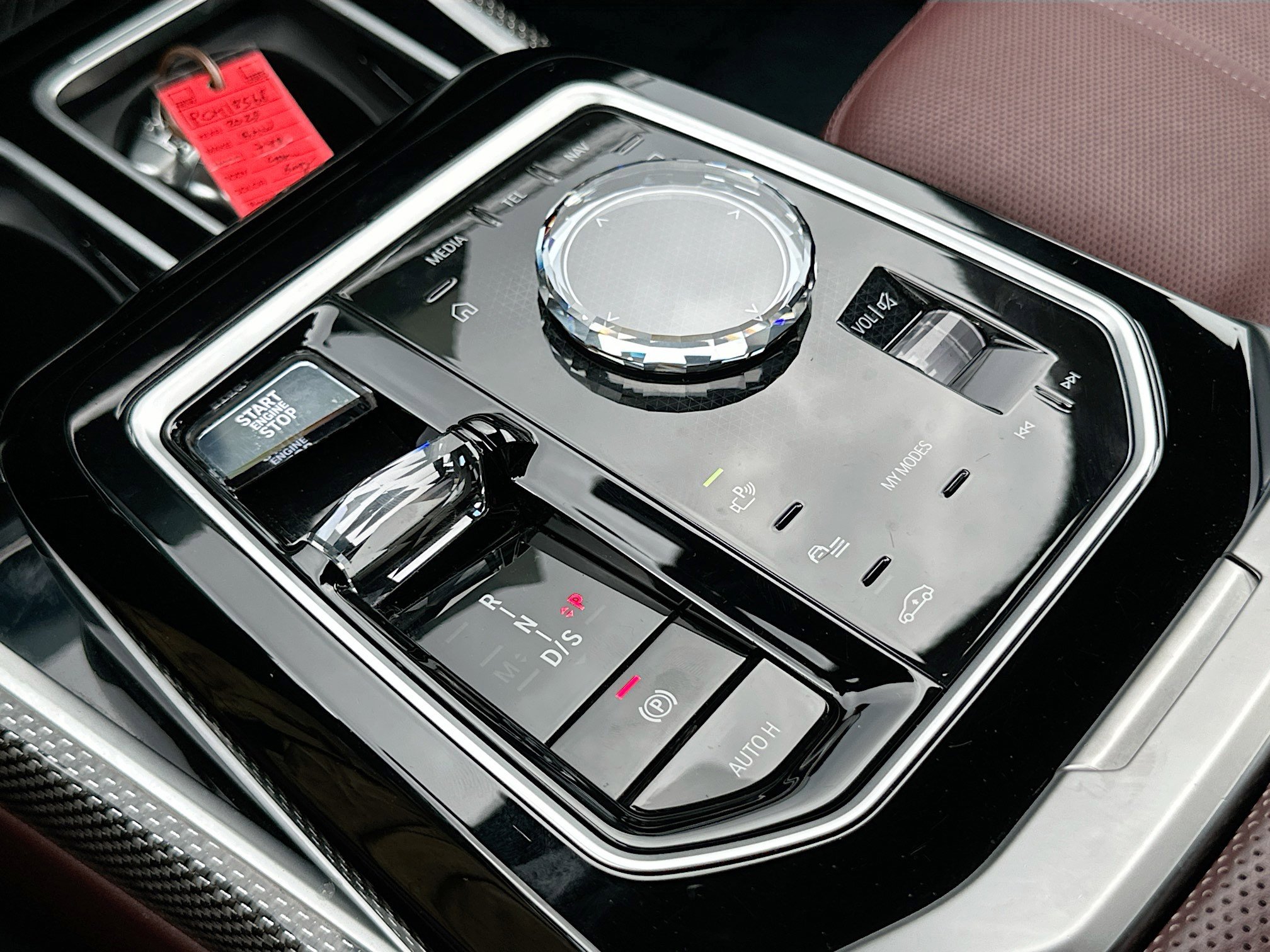 Used 2023 BMW 740i w/ Parking Assistance Package image 17