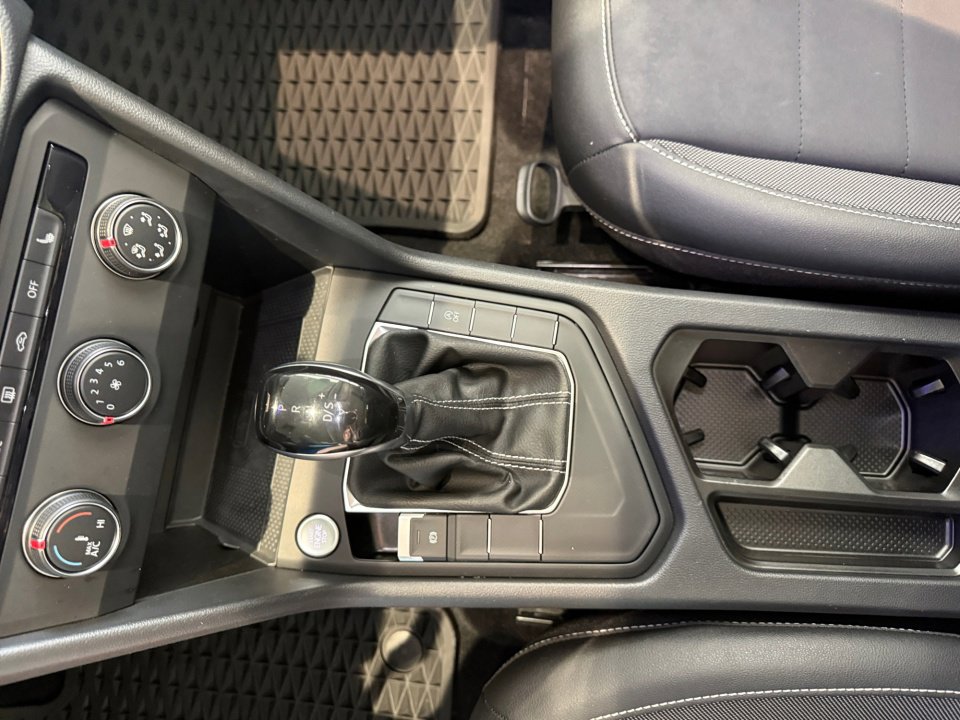 Certified 2022 Volkswagen Taos SE w/ Panoramic Sunroof Package image 37