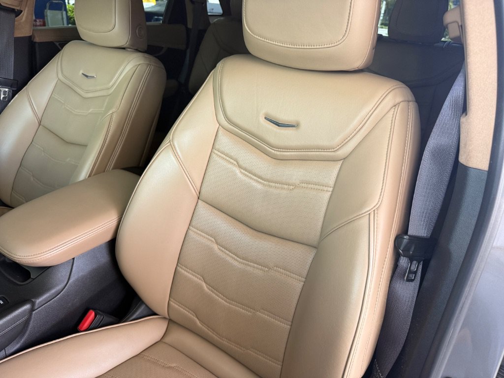 Used 2018 Cadillac XT5 Platinum w/ Driver Assist Package AWD/4WD image 12