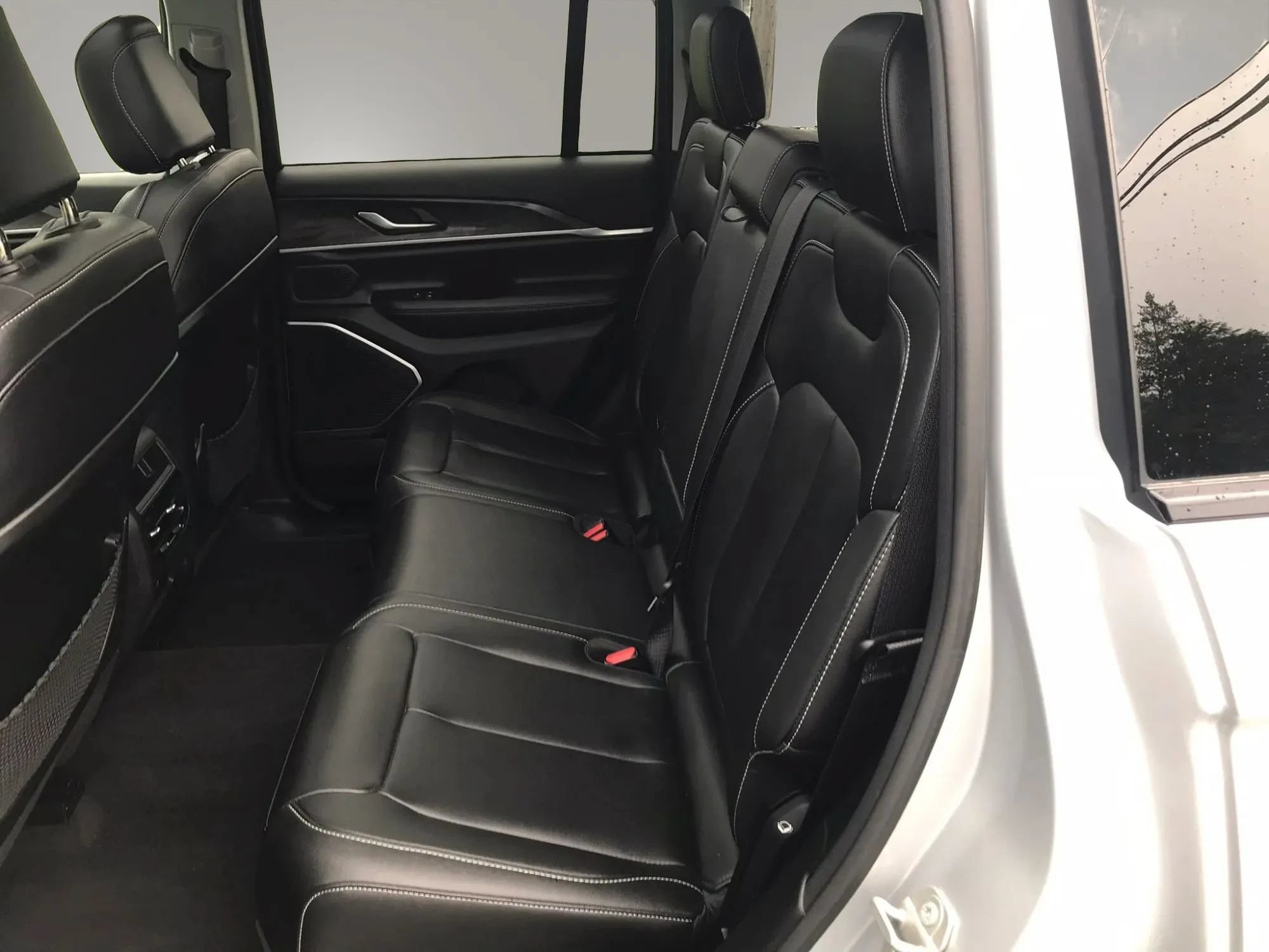 Used 2023 Jeep Grand Cherokee 4WD 4xe image 40