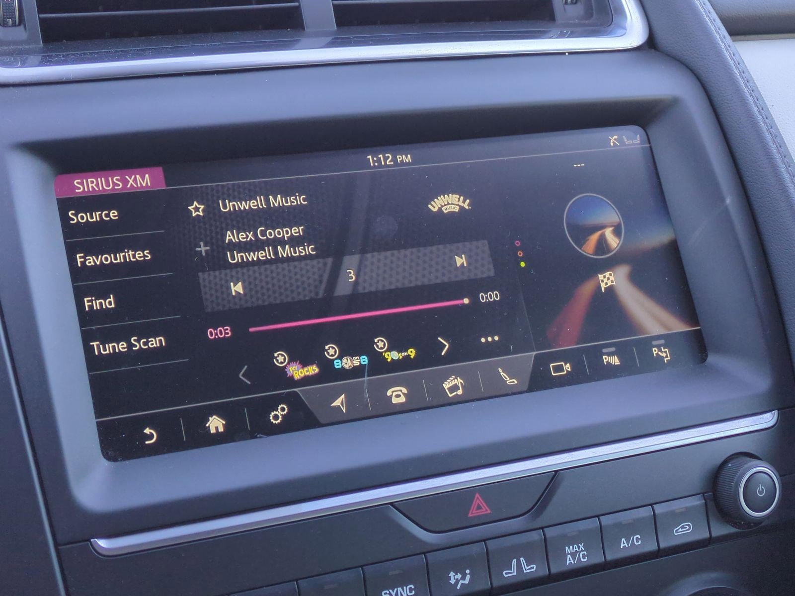 Used 2020 Jaguar E-PACE SE image 23