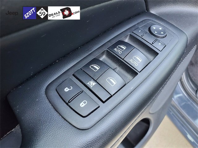 Used 2018 Jeep Grand Cherokee Altitude image 16