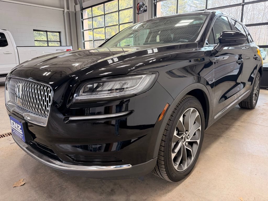 Used 2023 Lincoln Nautilus Reserve AWD/4WD image 4