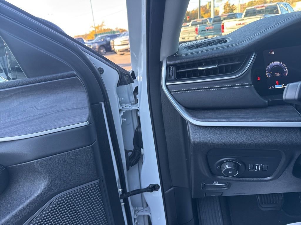 Used 2023 Jeep Grand Cherokee L Limited image 12