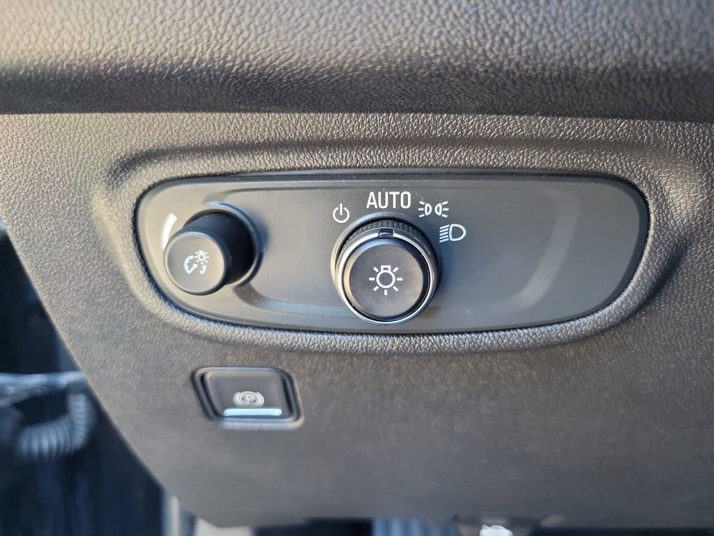 Used 2023 GMC Terrain SLE w/ Elevation Edition image 20