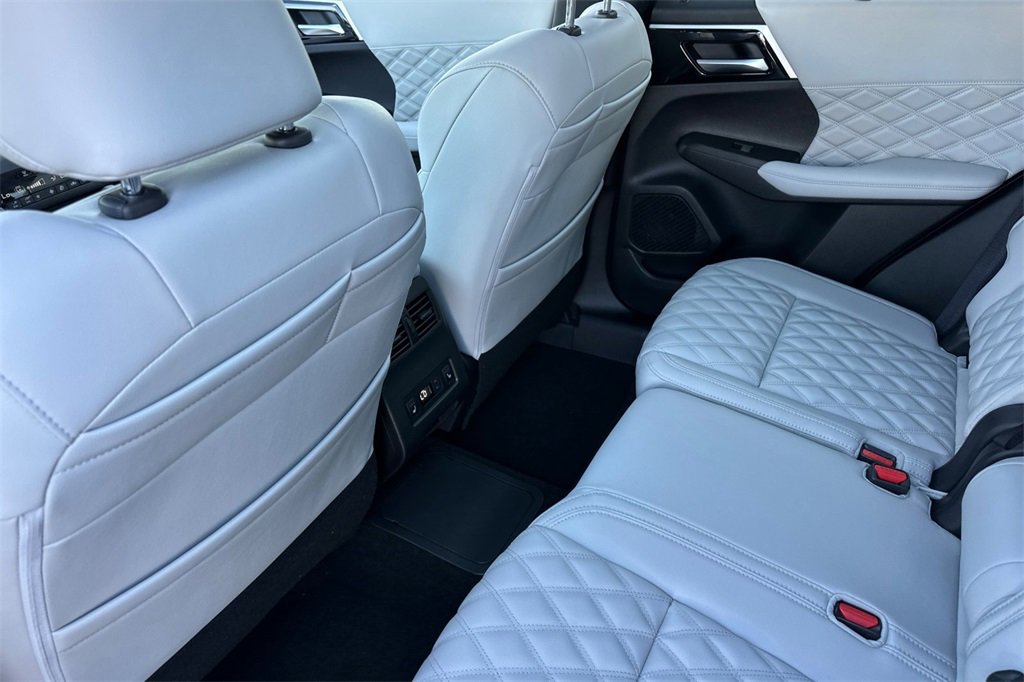 New 2025 Mitsubishi Outlander SEL image 13