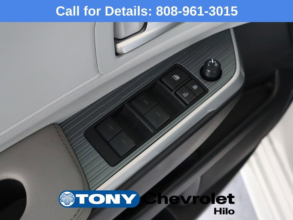 Used 2026 Toyota Sienna XLE image 10