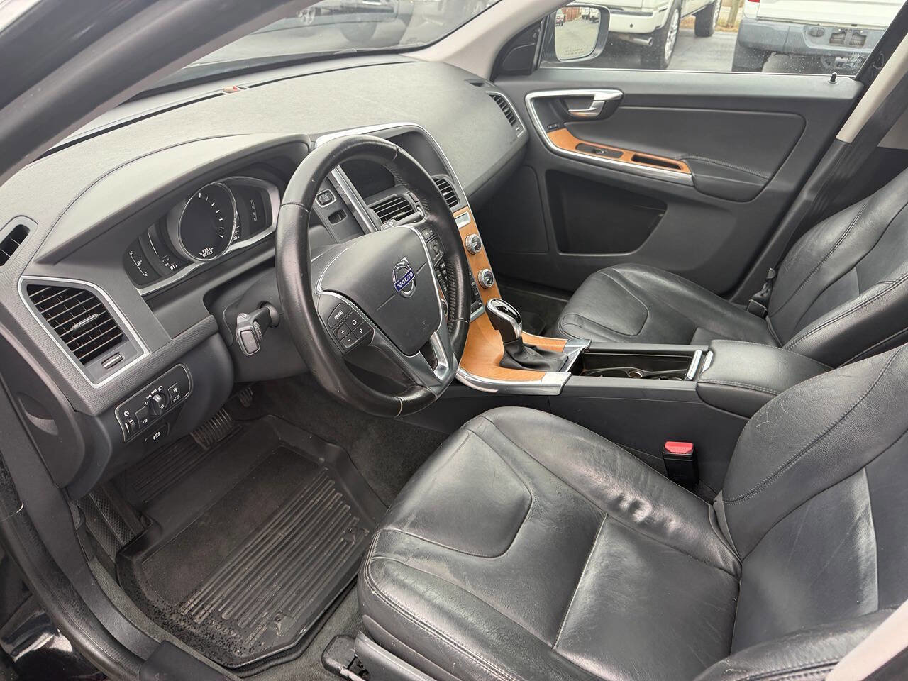 Used 2017 Volvo XC60 T5 Inscription w/ Preferred Option Package FWD image 13