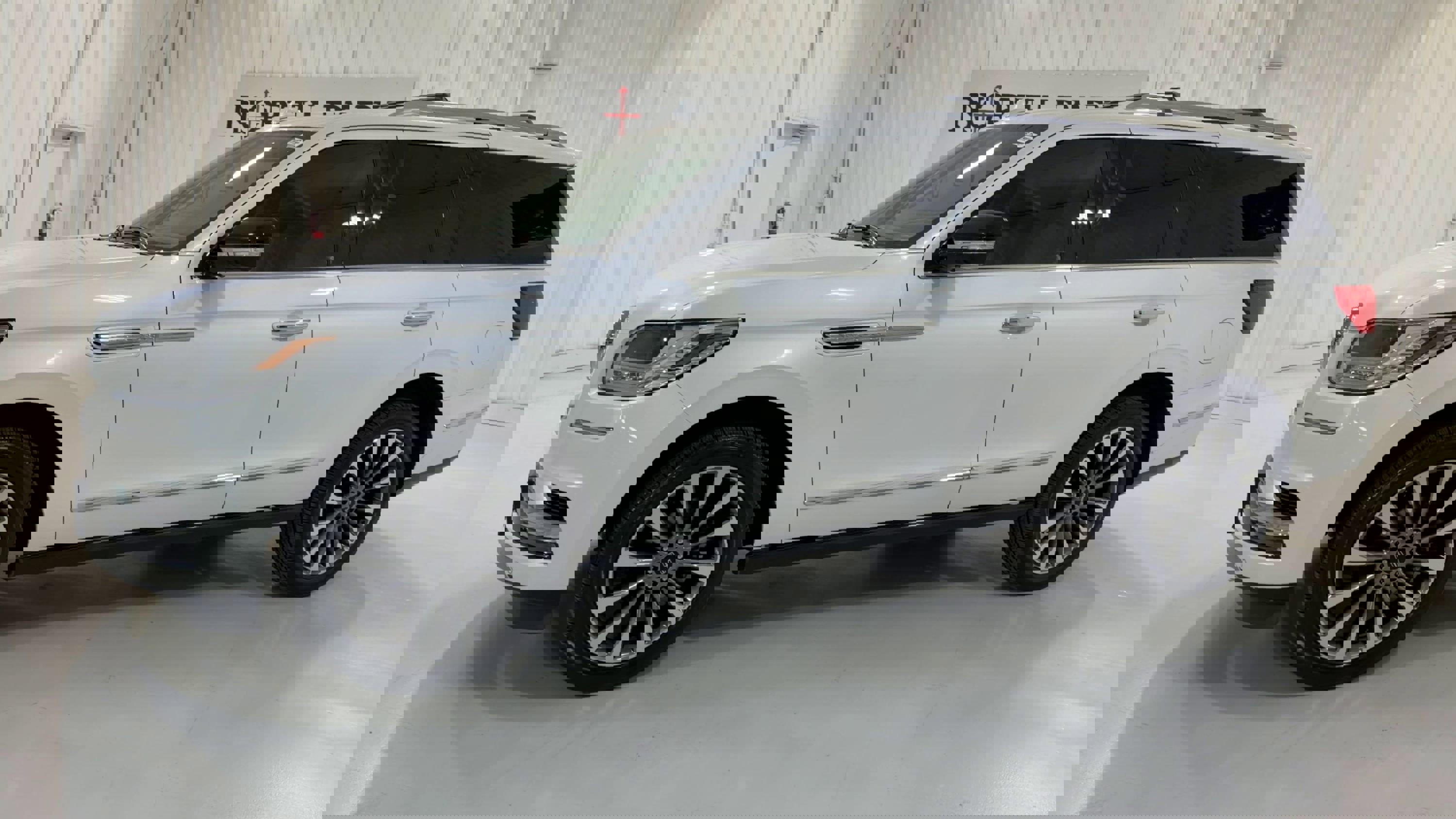 Used 2019 Lincoln Navigator Select w/ Cargo Package image 6