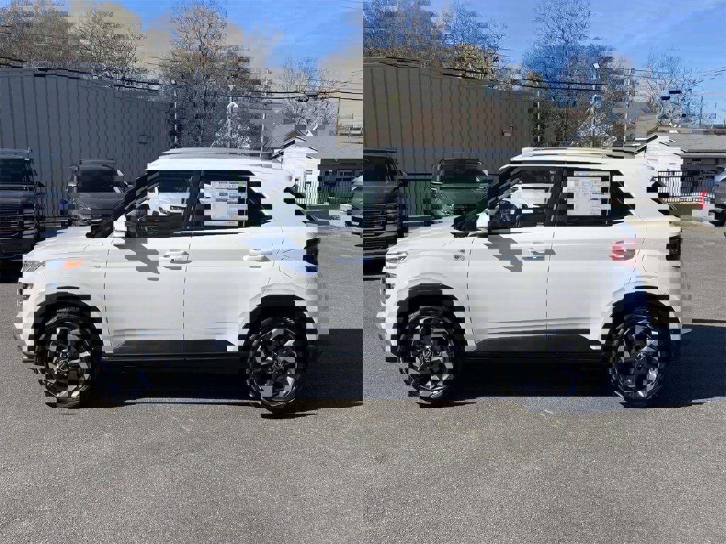 New 2026 Hyundai Venue SEL image 2