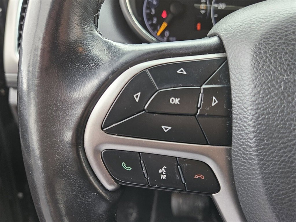 Used 2021 Jeep Grand Cherokee Laredo image 36