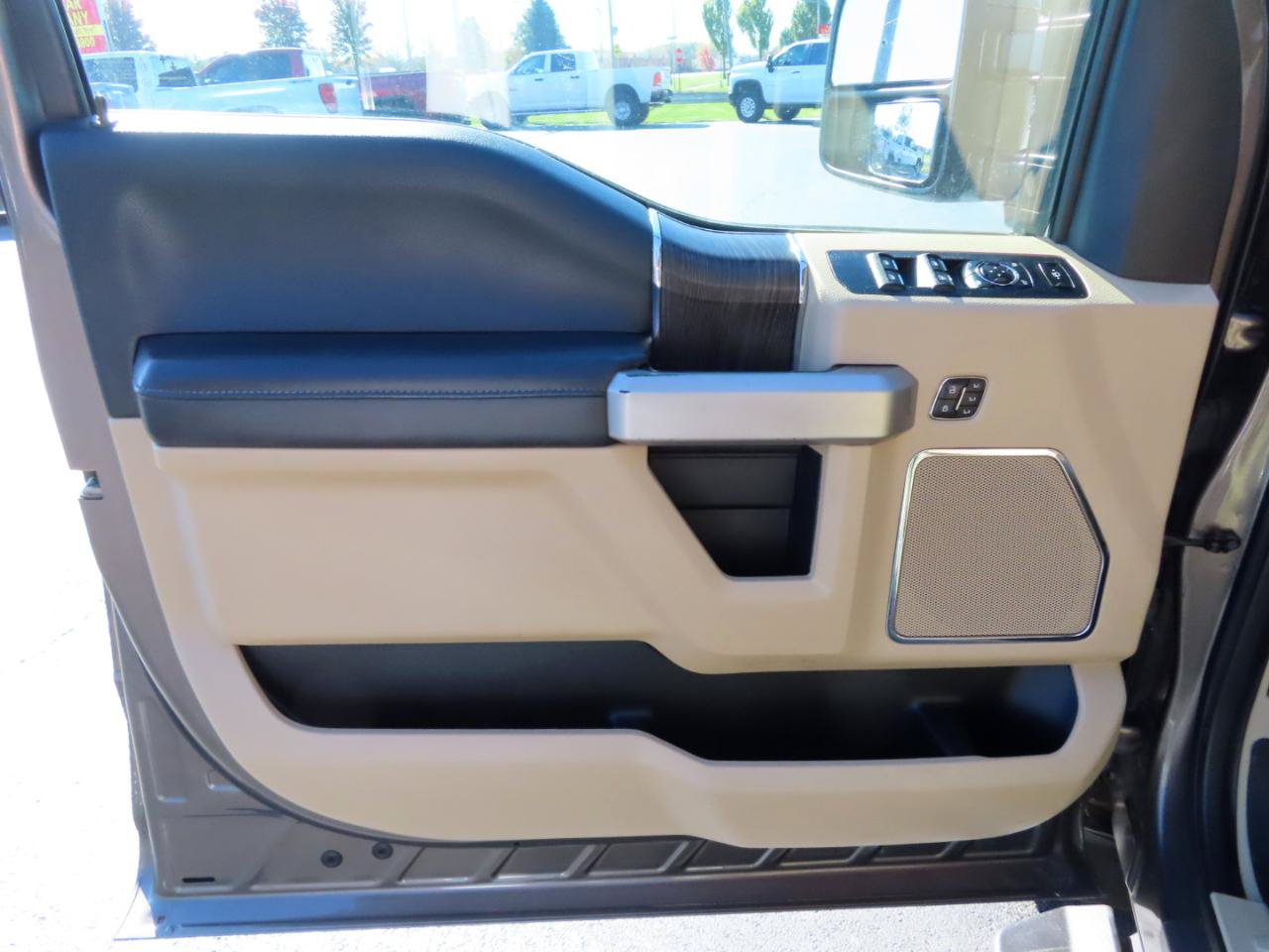 Used 2020 Ford F350 Lariat w/ Lariat Ultimate Package AWD/4WD image 27
