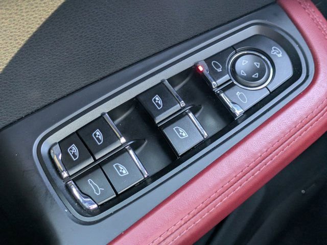 Used 2022 Porsche Macan GTS w/ Sport Chrono Package AWD/4WD image 19