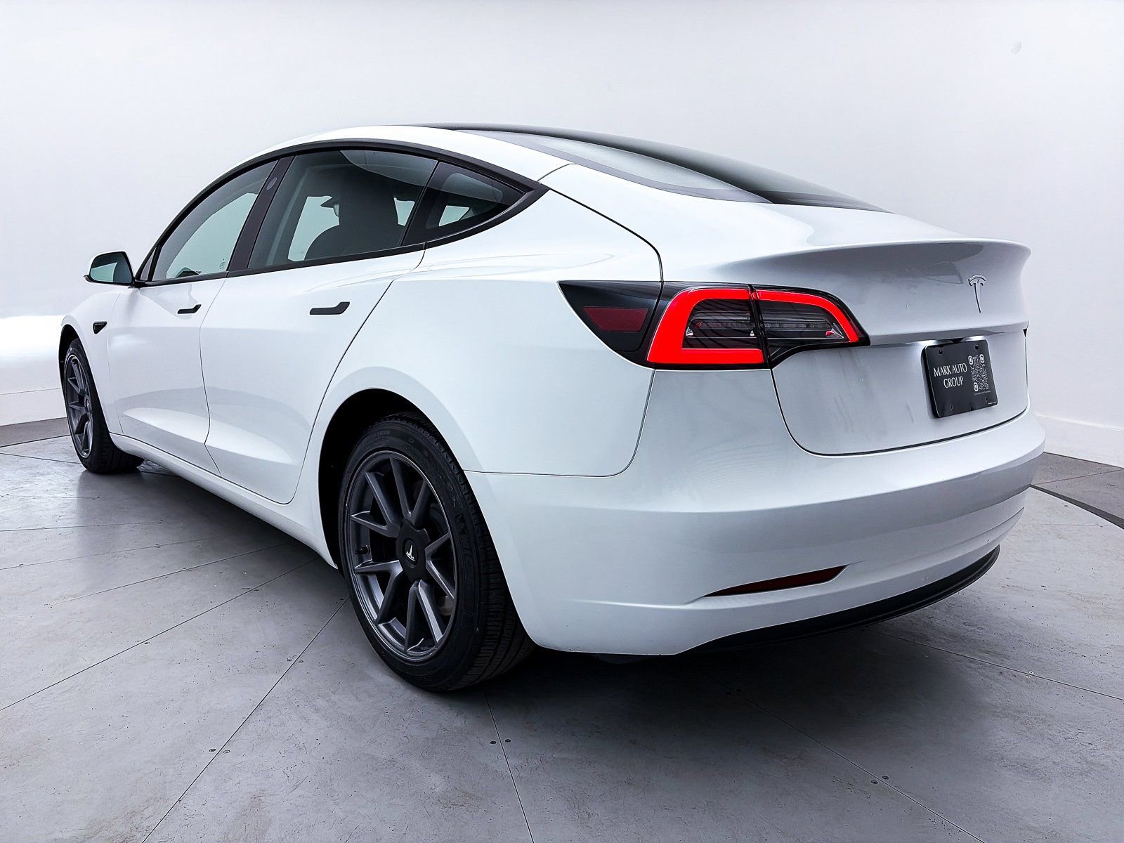 Used 2023 Tesla Model 3 Standard Range image 12