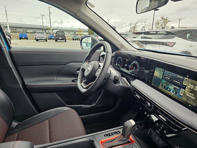 Used 2025 Nissan Kicks SR w/ SR Premium Package image 15