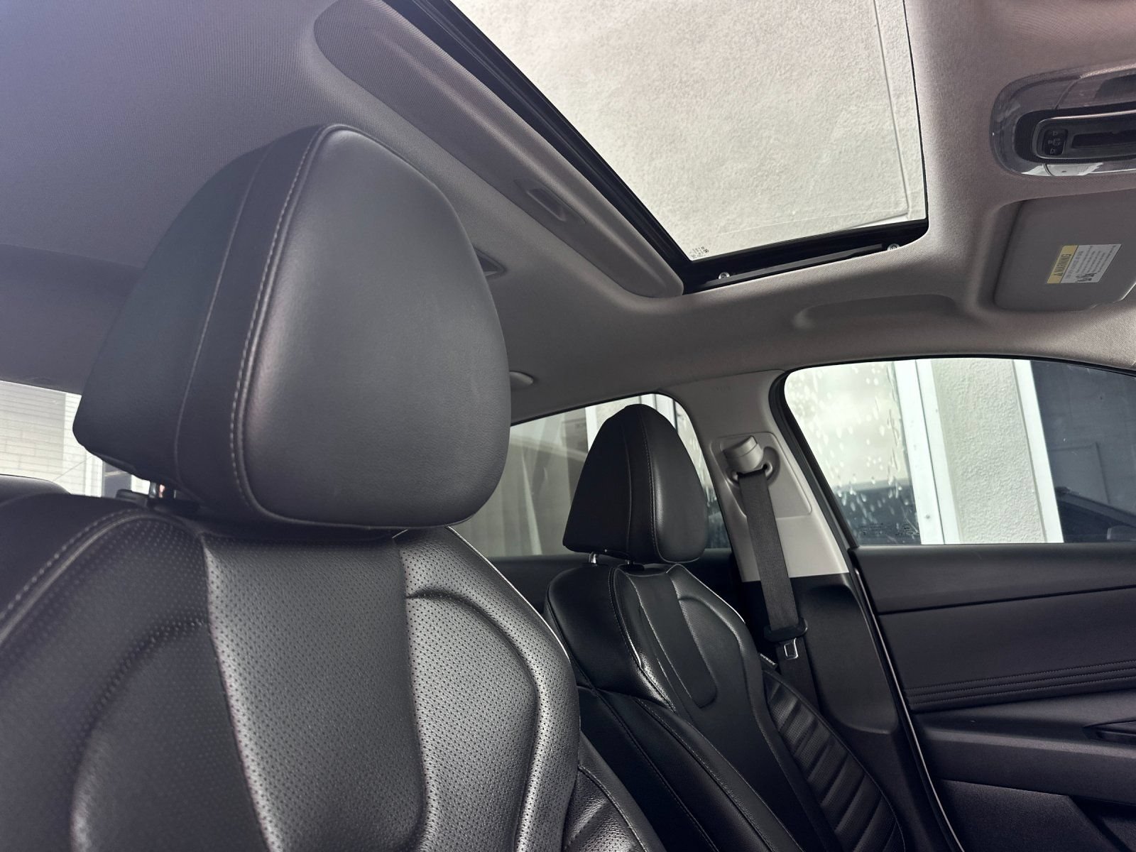 Used 2025 Hyundai Elantra Limited FWD image 15