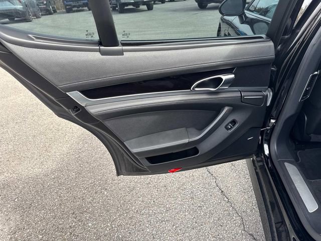 Used 2015 Porsche Panamera image 13