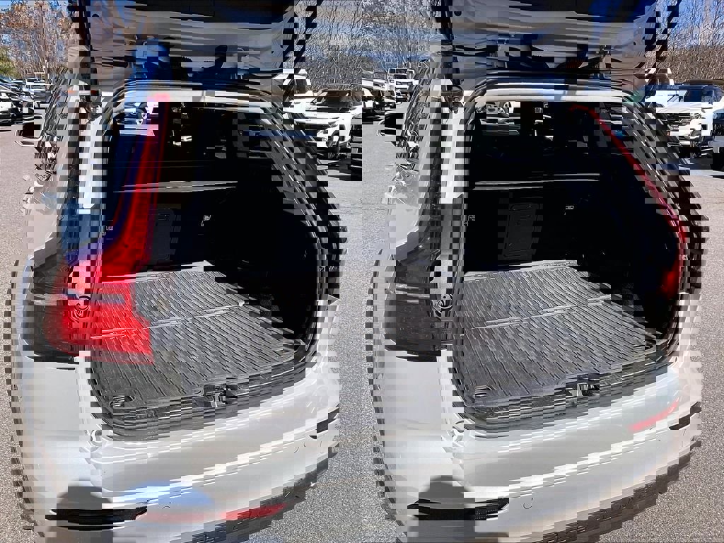 Used 2020 Volvo V60 T5 Cross Country w/ Protection Package image 35