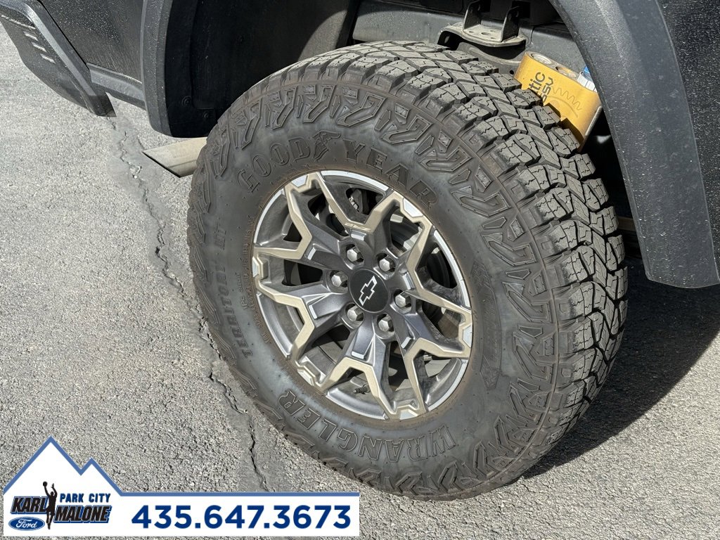 Used 2025 Chevrolet Colorado ZR2 w/ Technology Package image 9