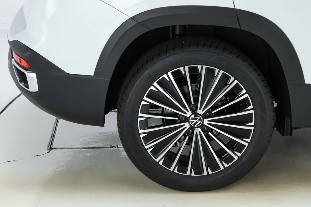 New 2026 Volkswagen Taos SE FWD image 13