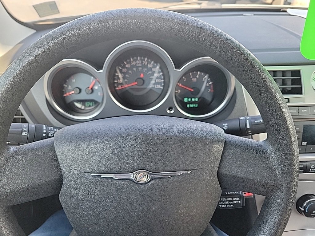 Used 2010 Chrysler Sebring Touring image 8