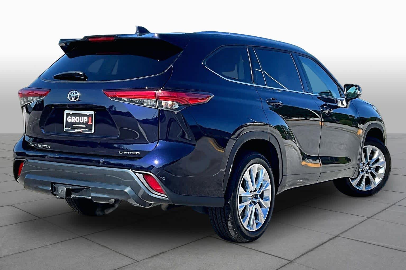 Used 2023 Toyota Highlander Limited FWD image 19