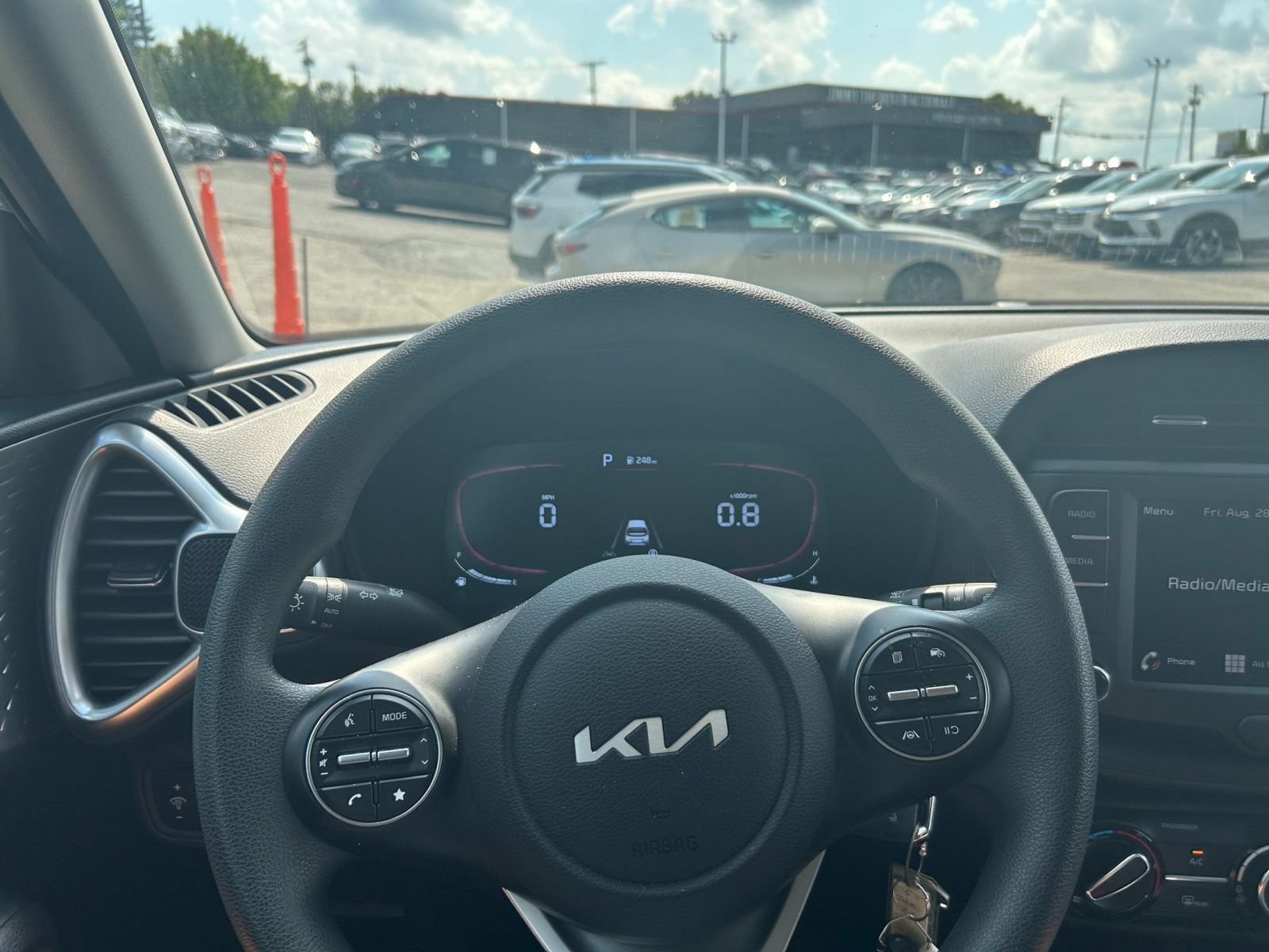 Used 2025 Kia Soul LX w/ LX Technology Package FWD image 28