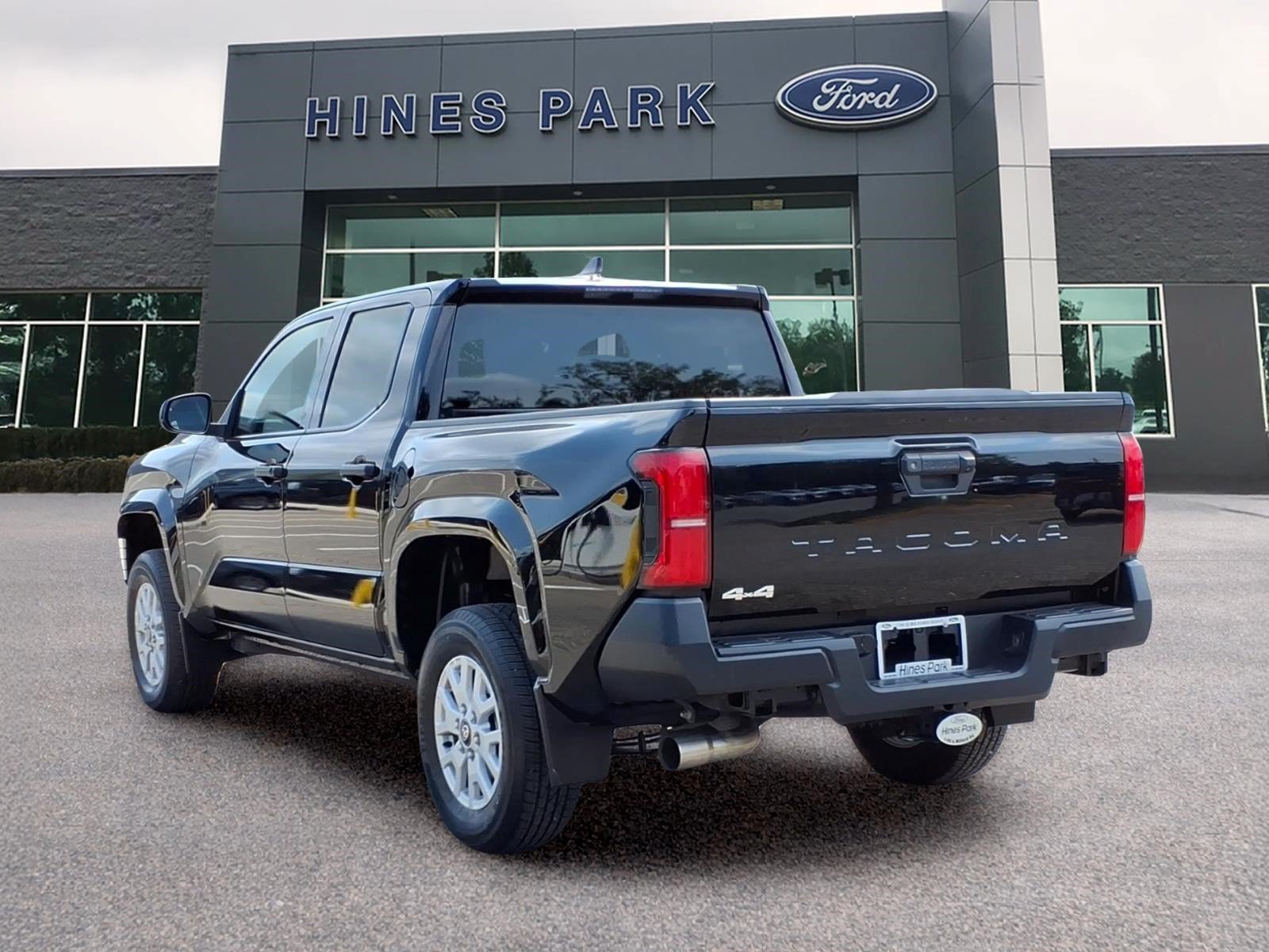 Used 2024 Toyota Tacoma SR AWD/4WD image 5